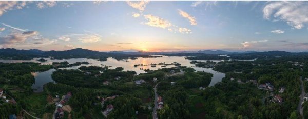 云策略 英山千斤坪：落日余晖映晚霞 一抹夕阳美如画